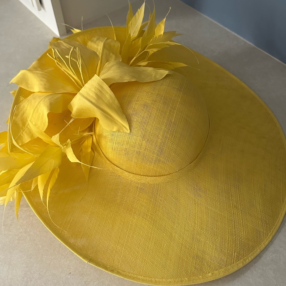 Kentucky Derby Hostie Hats Yellow Fascinator - Picture 3 of 7